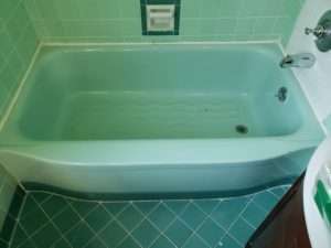 Porcelain Bathtub Refinishing before